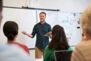 Professeur donnant un cours